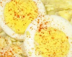 Kold kartoffelsalat med æg