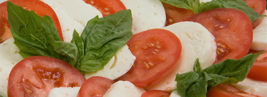 Maiden Høj eksponering Afskedige Italiensk tomatsalat med mozzarella og basilikum | Italienske opskrifter